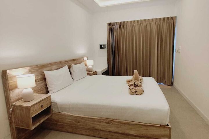 Room 2 of 28