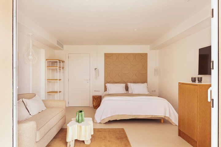 Room 5 of 121