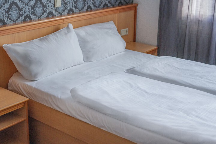 Room 17 of 28