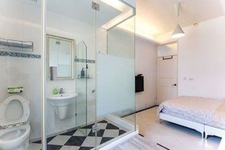 Room 2 of 19