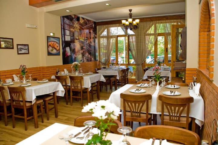 Dining 5 of 23