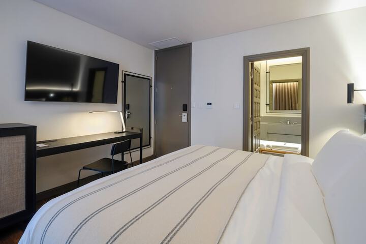 Room 14 of 32