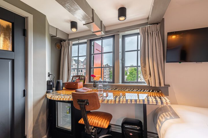 Room 33 of 103