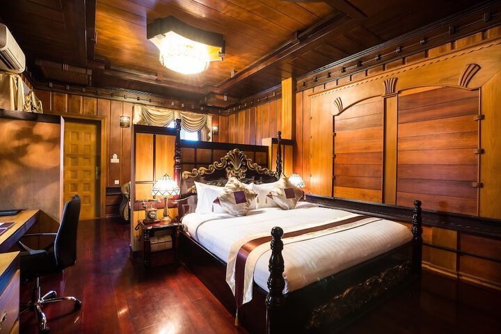 Room 83 of 181