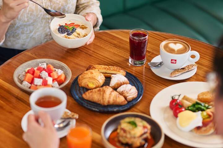 Breakfast/Coffee Service 117 of 202