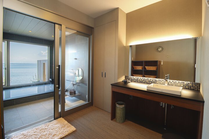 Room 32 of 34