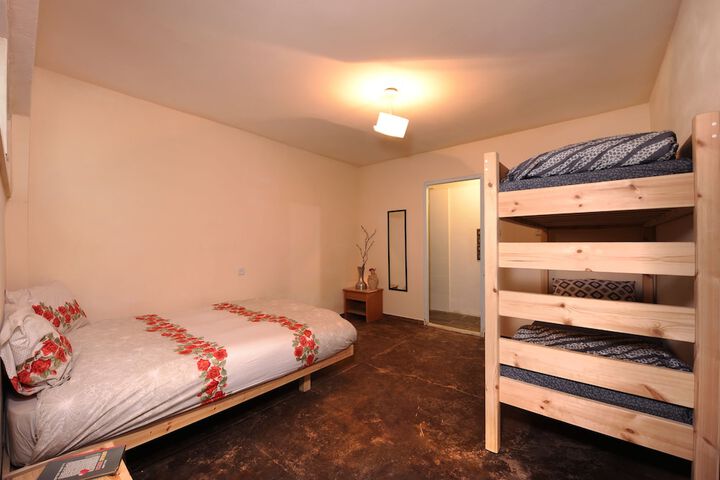 Room 6 of 65