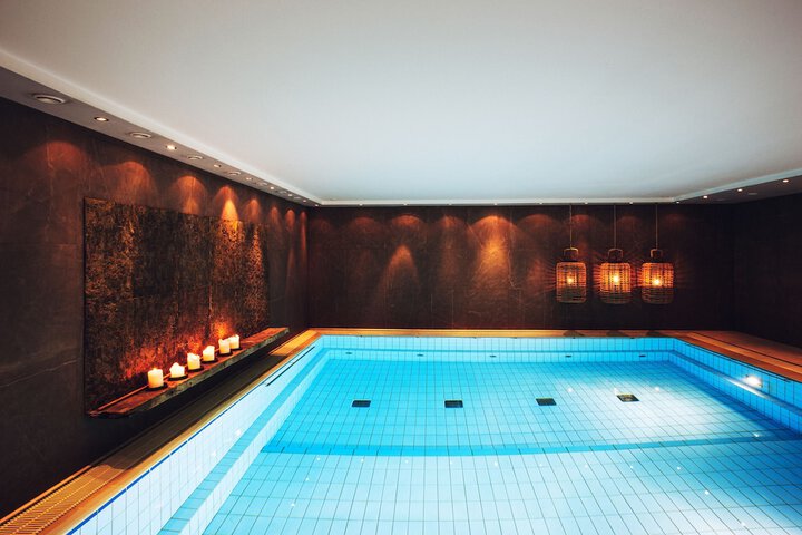 Pool Hotel