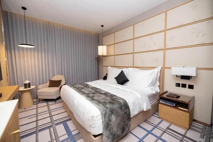 Room 8 of 32