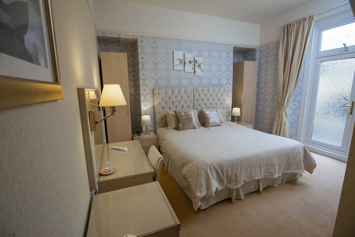 Room 17 of 184