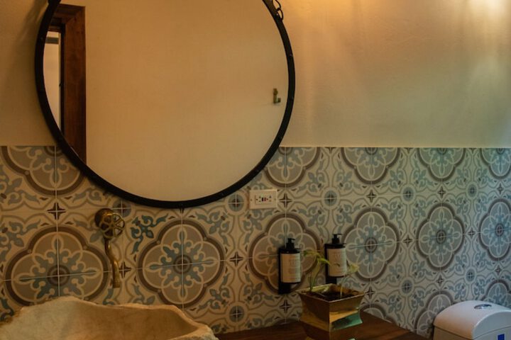 Room 35 of 76
