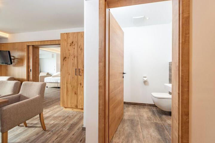 Room 43 of 128