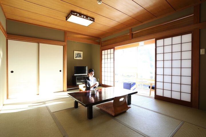 Room 5 of 44