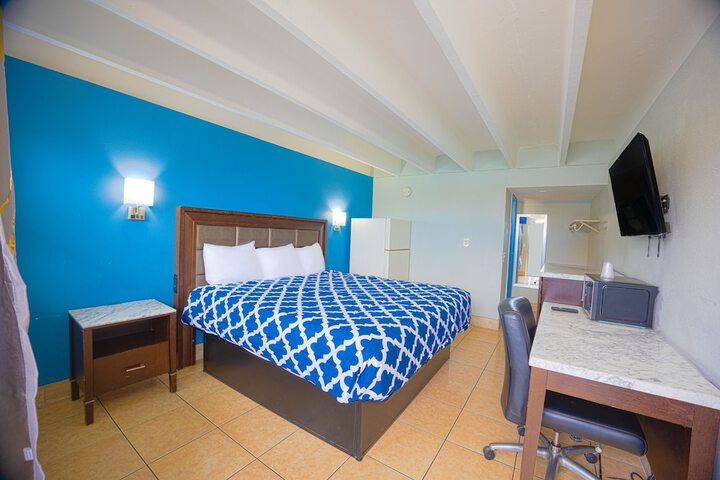 1 King Bed (17 of 32)