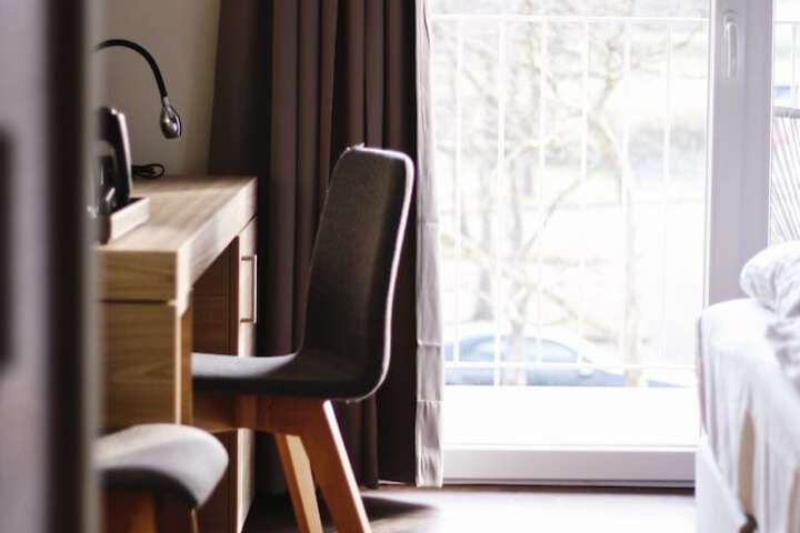 Room 4 of 11