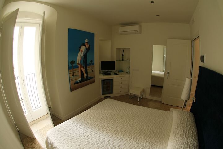 Room 8 of 54