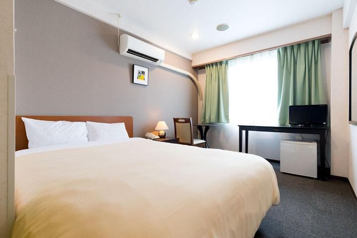 Room 12 of 28