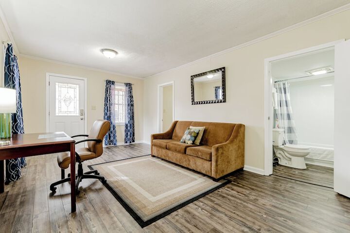 Room 10 of 27