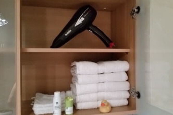 Room 4 of 33