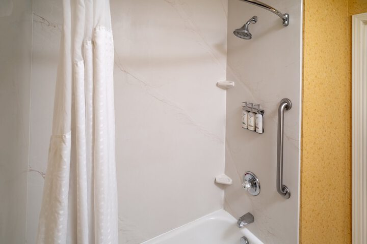 Room 32 of 49