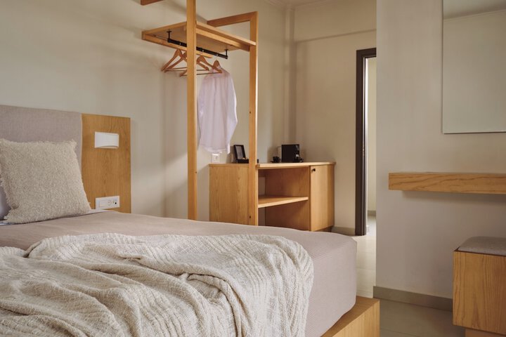 Room 35 of 198