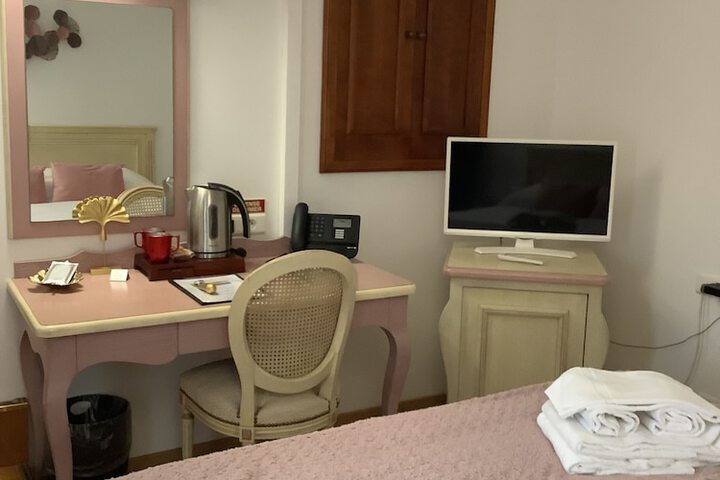 Room 3 of 33