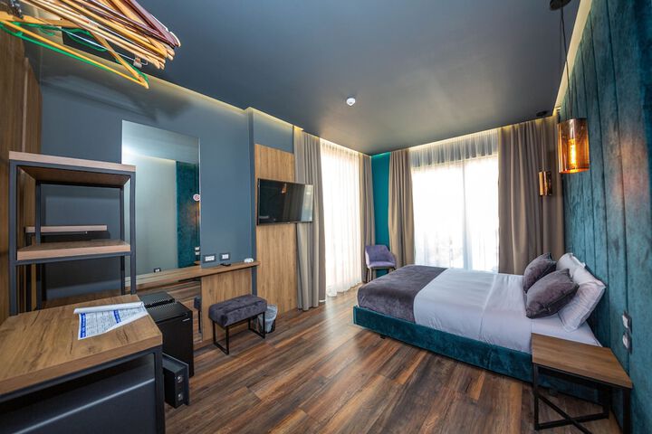 Room 8 of 96