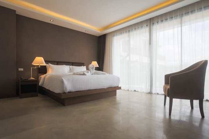 Room 4 of 42