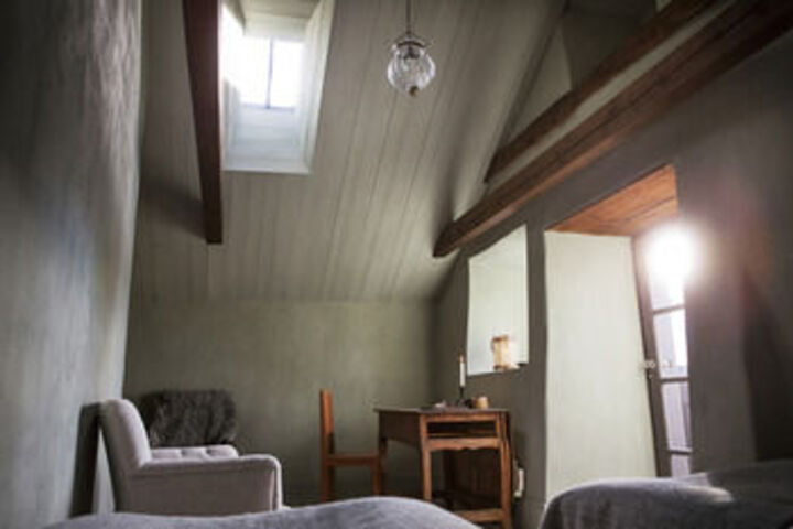 Room 10 of 25