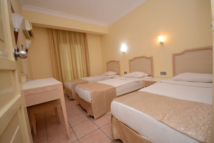 Room 6 of 25