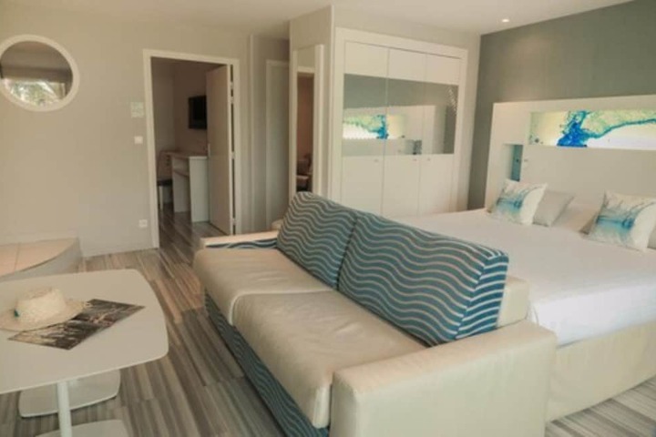 Room 14 of 33