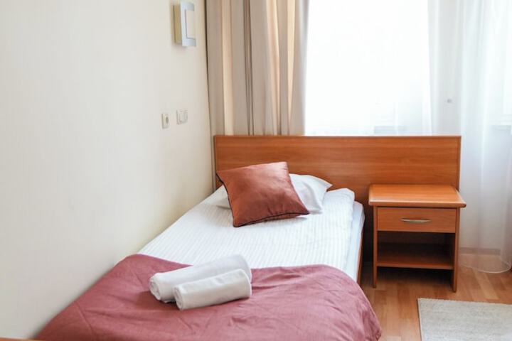Room 7 of 77