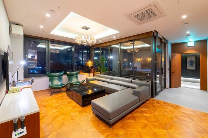 Room 20 of 35