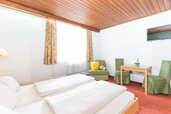 Room 5 of 45
