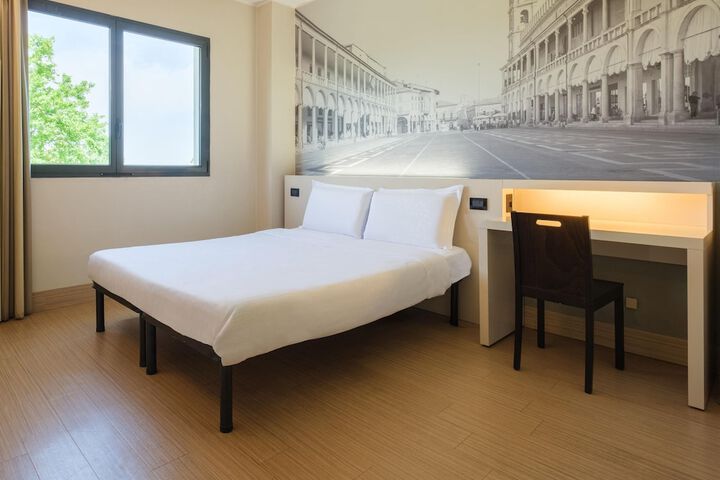 Room 16 of 49