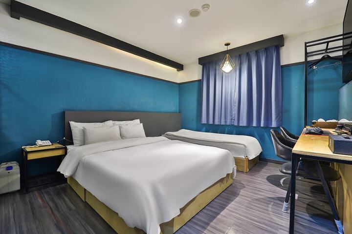 Room 5 of 19