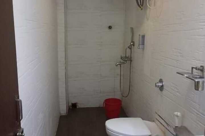 Room 11 of 13