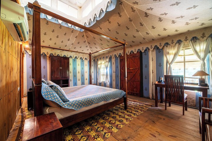 Room 28 of 151