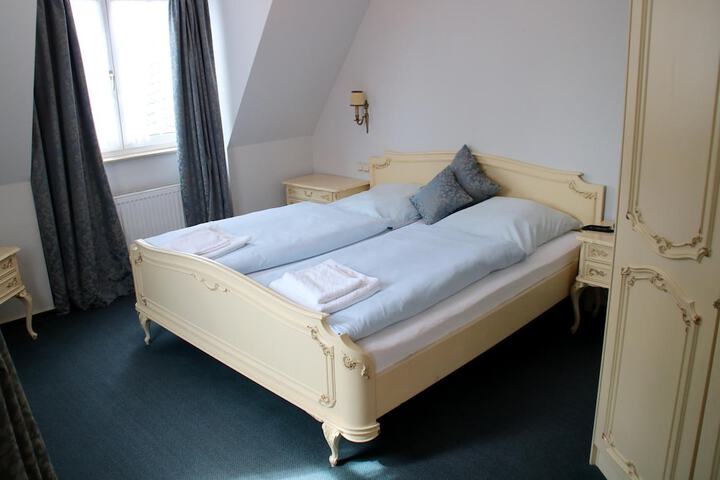 Room 14 of 32