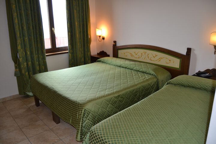 Room 8 of 35