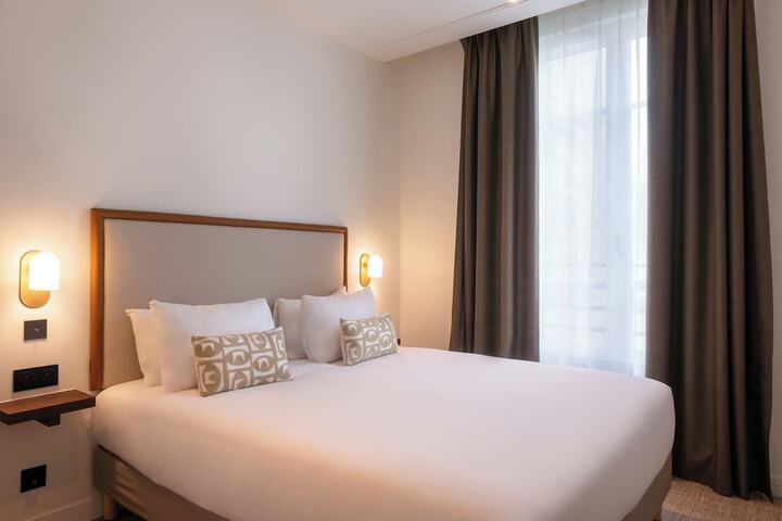 Room 32 of 81