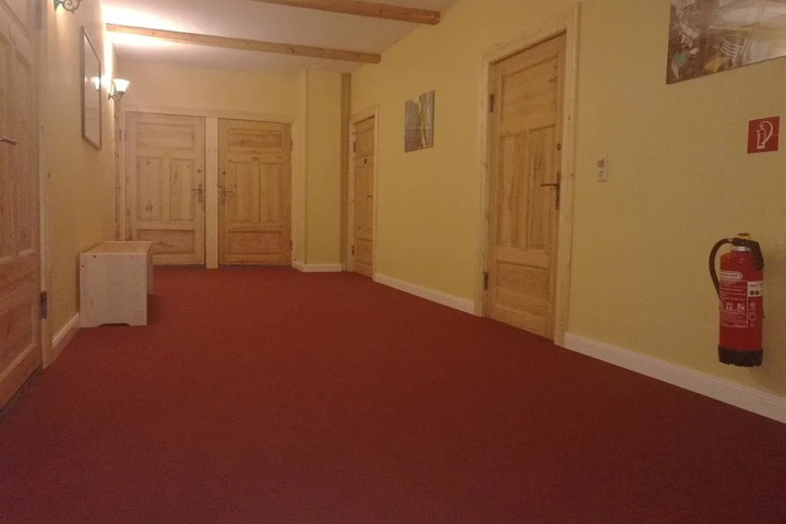 Room 8 of 11