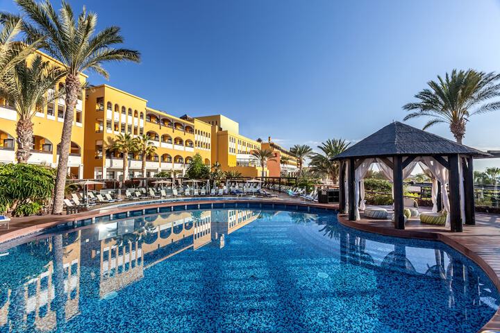 Hotel with Pool