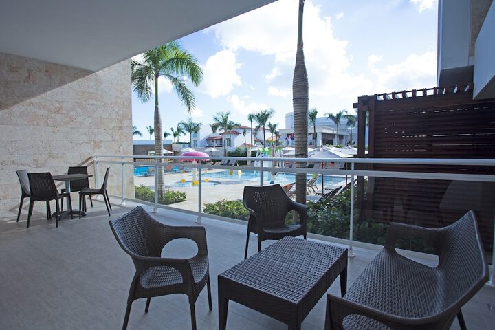 Hotel Exterior 75 of 75