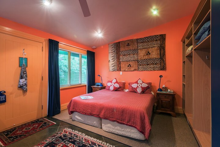 Room 8 of 80