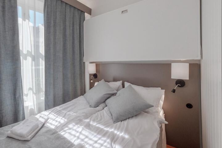 Room 10 of 42