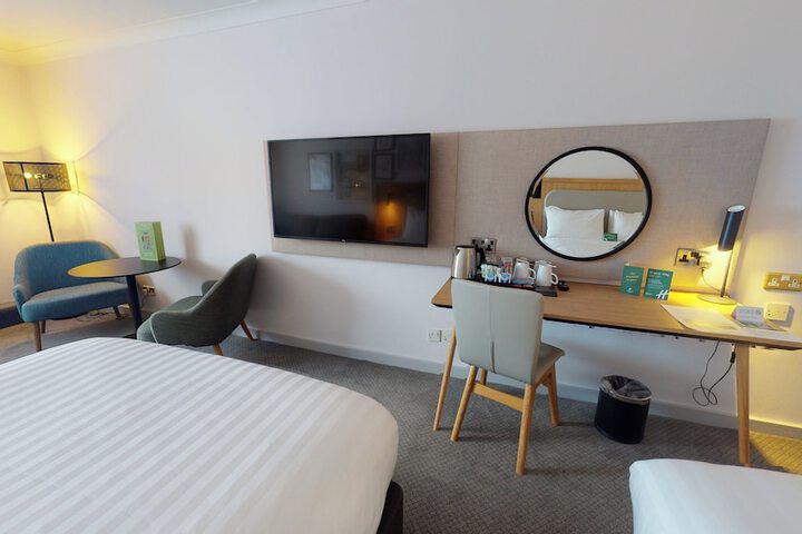 Room 21 of 100
