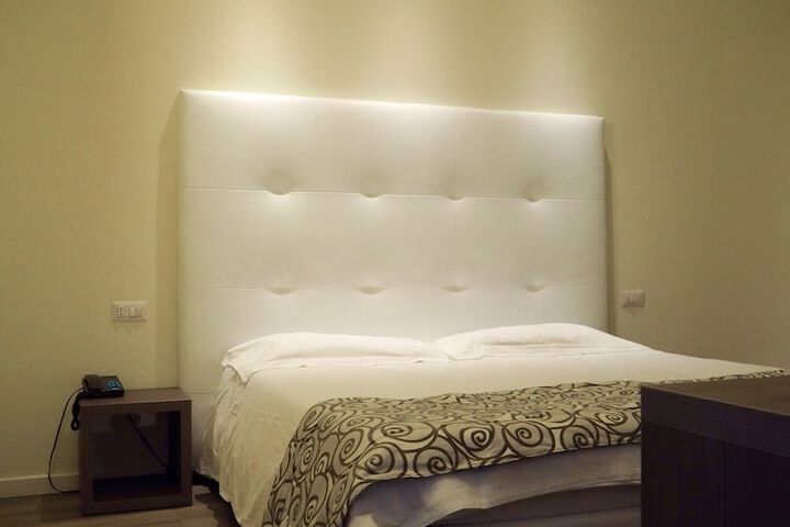 Room 4 of 44
