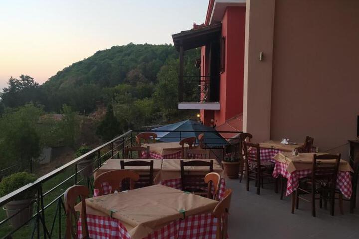 HOTEL ΗΩ (ΞΕΝΩΝΑΣ ΤΣΙΑΧΡΗΣ)