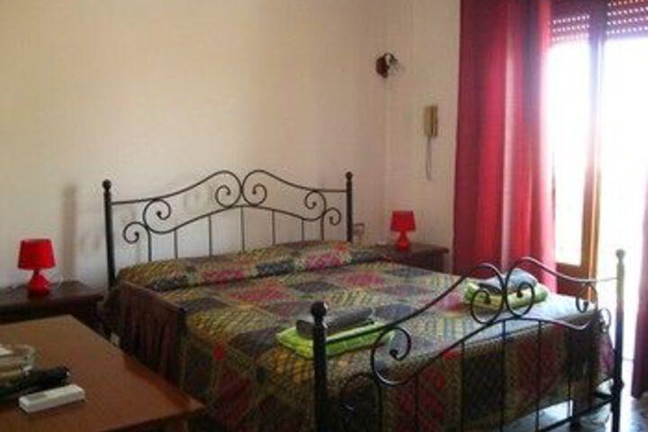 Room 6 of 30